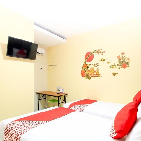Super Oyo Capital O 217 A1 Hotel Surabaya Dış mekan fotoğraf