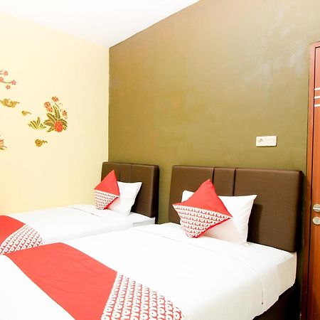 Super Oyo Capital O 217 A1 Hotel Surabaya Dış mekan fotoğraf