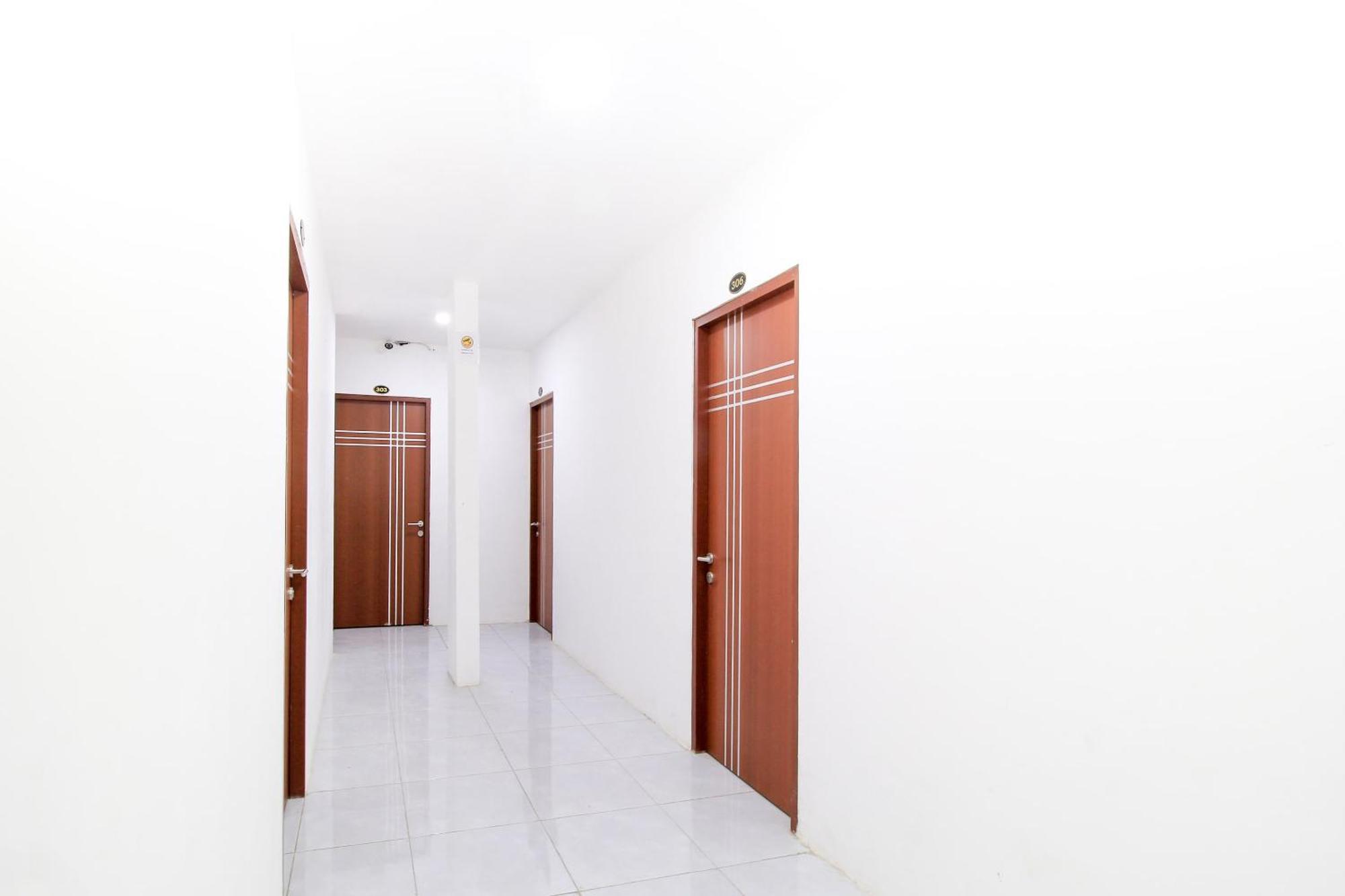 Super Oyo Capital O 217 A1 Hotel Surabaya Dış mekan fotoğraf